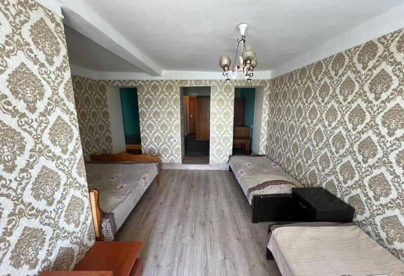 اتاق استاندارد چهار تخته, Sevan Writers House