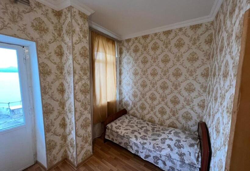 اتاق استاندارد سه نفره, Sevan Writers House