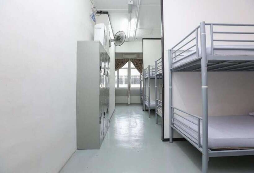 共用房间的床, Spot On 89795 The Space Inn