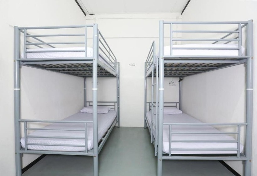 共用房间的床, Spot On 89795 The Space Inn