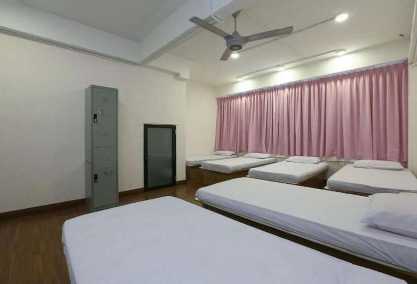 共用房间的床, Spot On 89795 The Space Inn