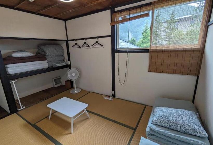 バス共有のスタンダードルーム, Hakonehostel1914