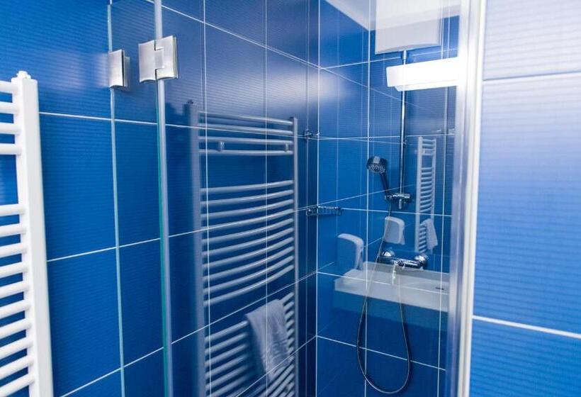 סוויטה משפחתית, Alsóörs Marina