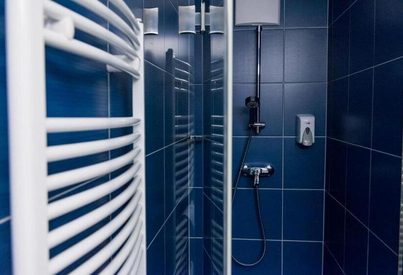 סוויטה משפחתית, Alsóörs Marina