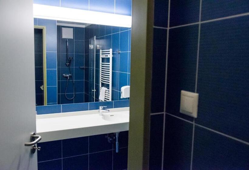 סוויטה משפחתית, Alsóörs Marina