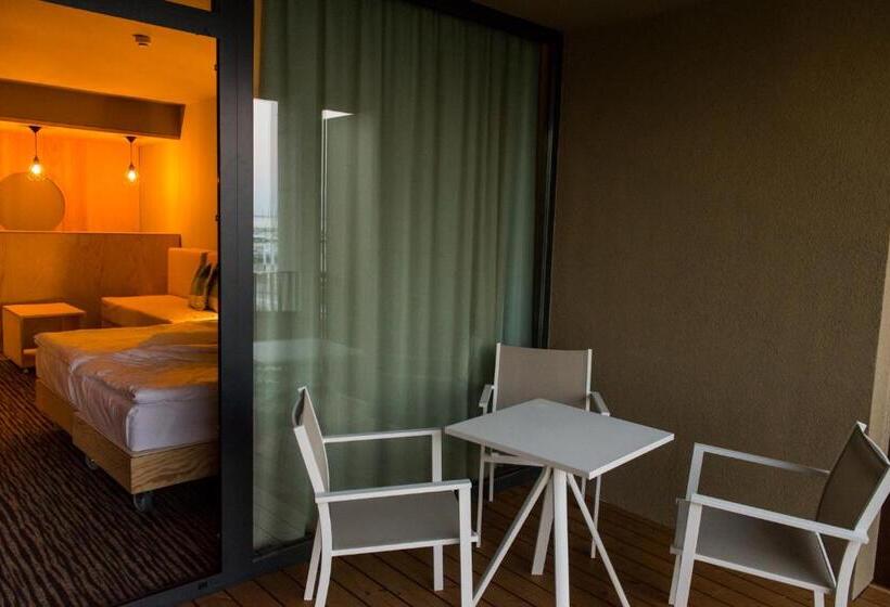 סוויטה משפחתית, Alsóörs Marina