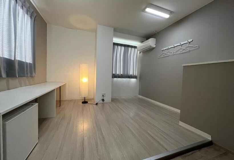 Номер Стандарт Четырехместный Совместный Санузел, Zipang