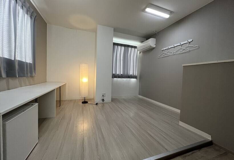 Номер Стандарт Четырехместный Совместный Санузел, Zipang