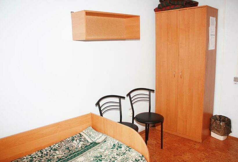 تختخواب در اتاق مشترک, Vydubychi