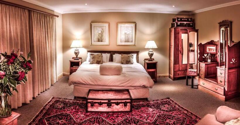 חדר סופריור, The Farside Country Manor