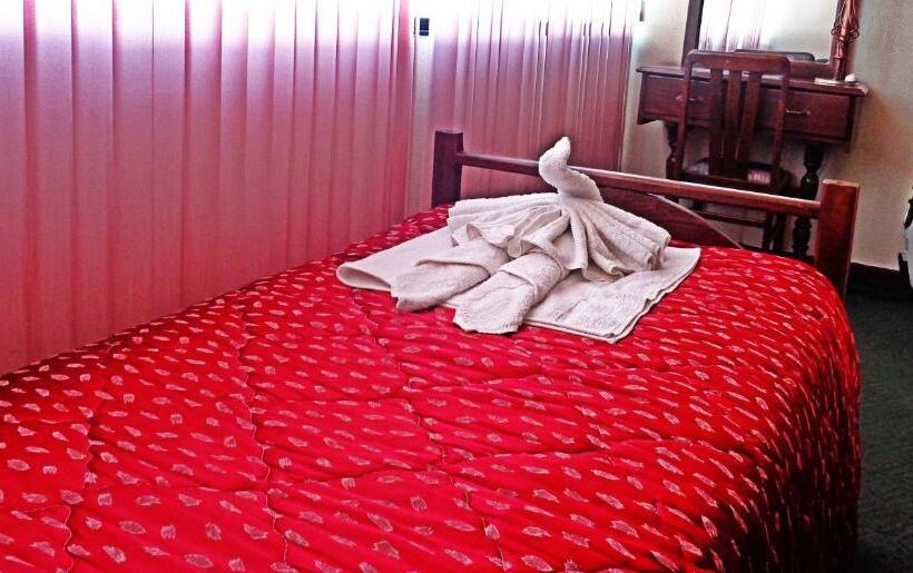 اتاق استاندارد سه نفره, Alexander