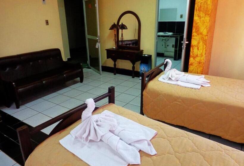 اتاق خانوادگی, Alexander