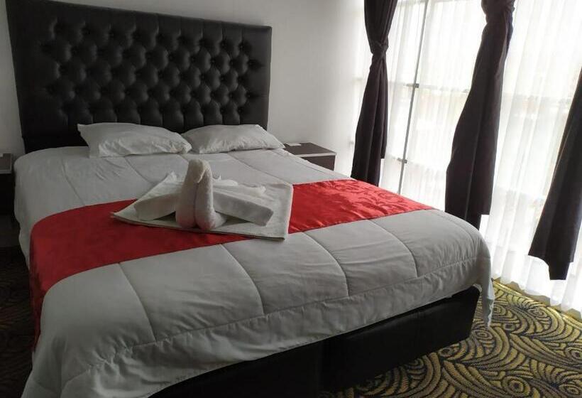 اتاق سوپریور خانوادگی, Alexander