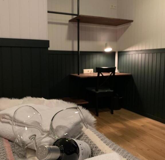 اتاق سوپریور, Aurora Lodge