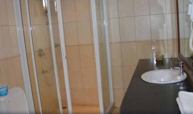 اتاق لوکس, Ryans Bay