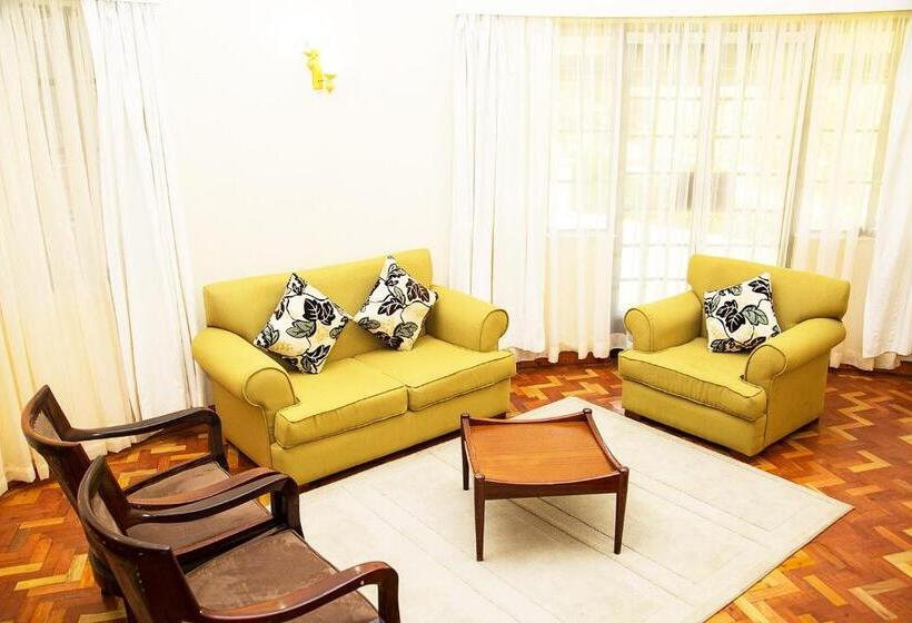 اتاق خانوادگی, Thayu Farm