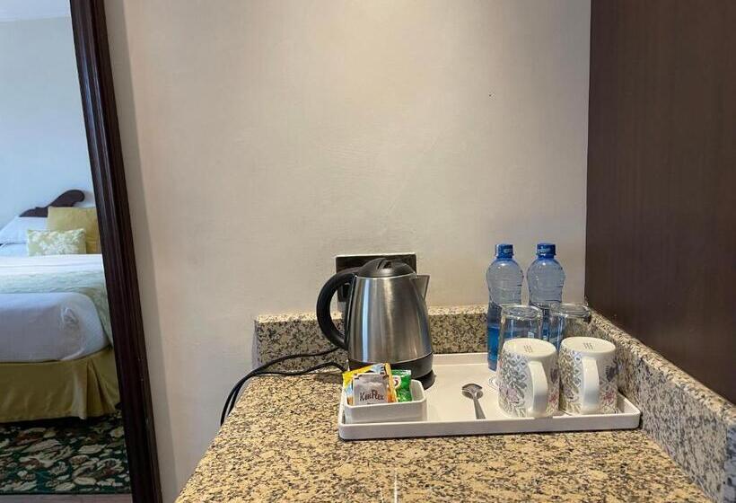 سوییت جونیور, Midland Hotel Nakuru