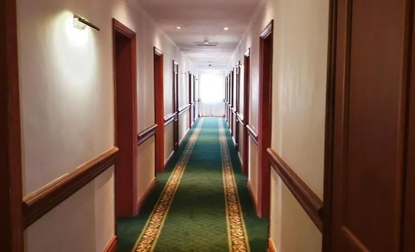 سوییت جونیور, Midland Hotel Nakuru