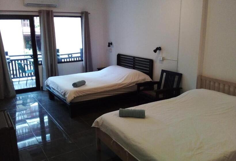 Четырехместный Номер Стандарт с Балконом, Faa Apartment