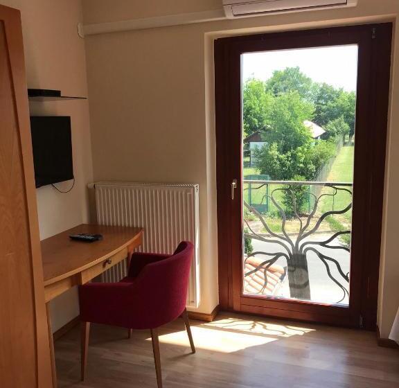 آپارتمان لوکس 1 خوابه, Aurora Panzió