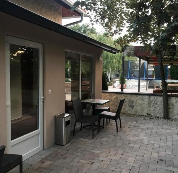 آپارتمان لوکس 1 خوابه, Aurora Panzió