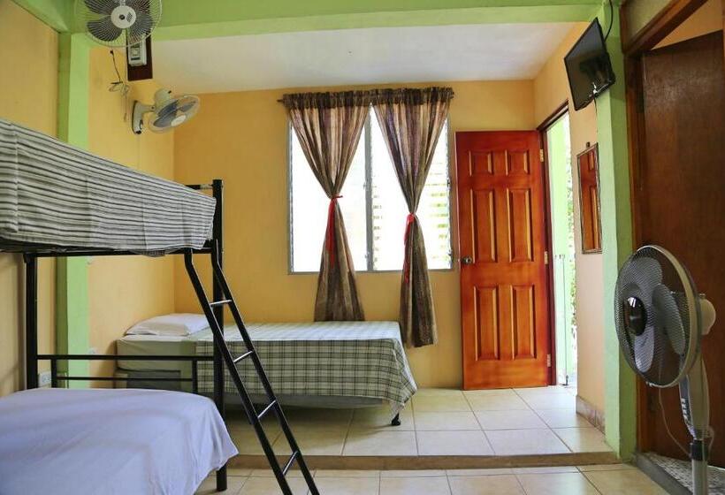 スタンダード４人部屋, Hostal San Antonio