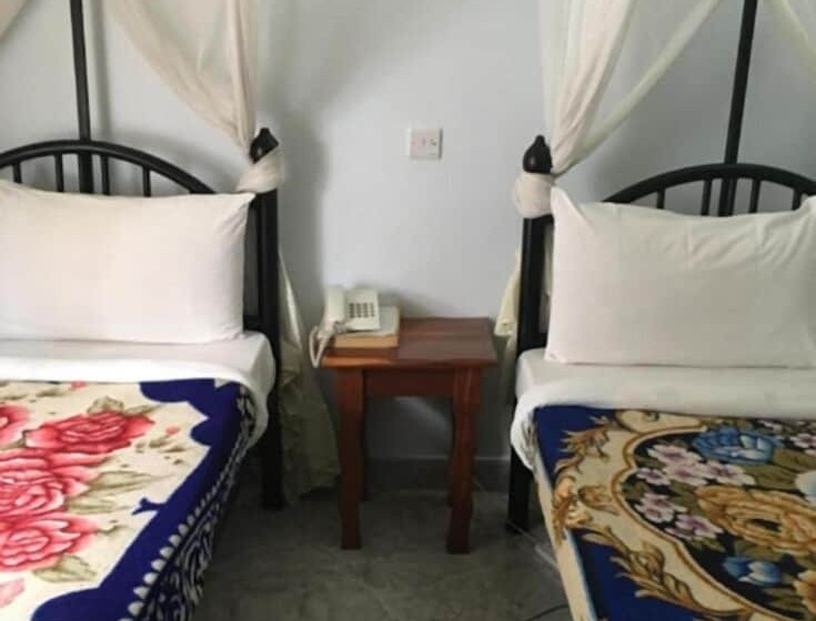 اتاق اکونومی, Kutetere Motel