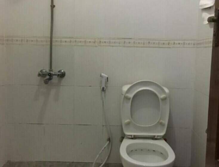 اتاق اکونومی, Kutetere Motel