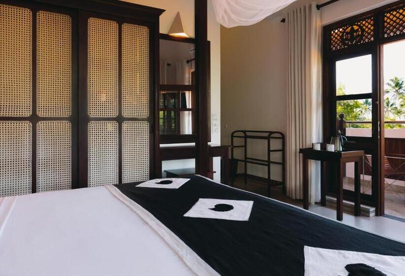 חדר דלוקס, Amal Beach