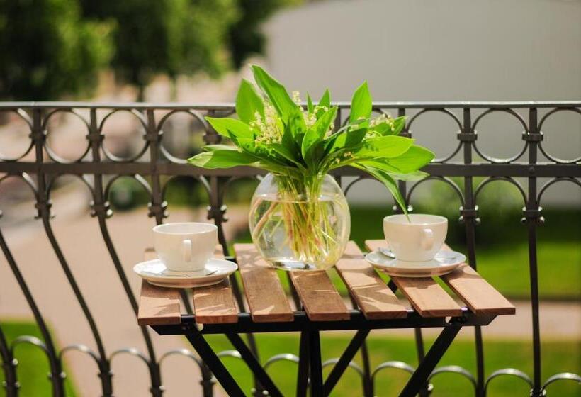 اتاق کلاس بیزنس, Homelike