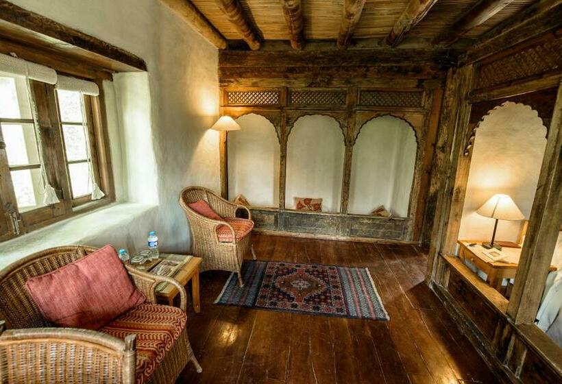 سوییت, Serena Shigar Fort