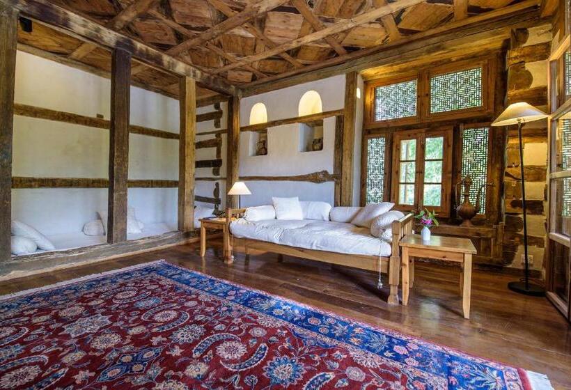 سوئیت رویال, Serena Shigar Fort