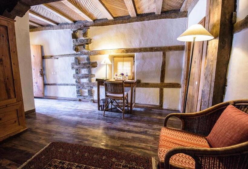 سوئیت رویال, Serena Shigar Fort