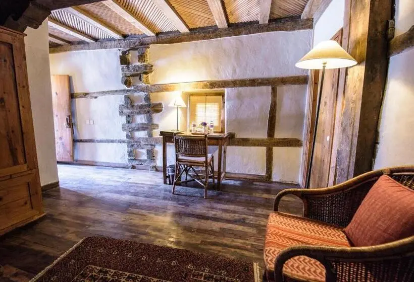سوئیت رویال, Serena Shigar Fort