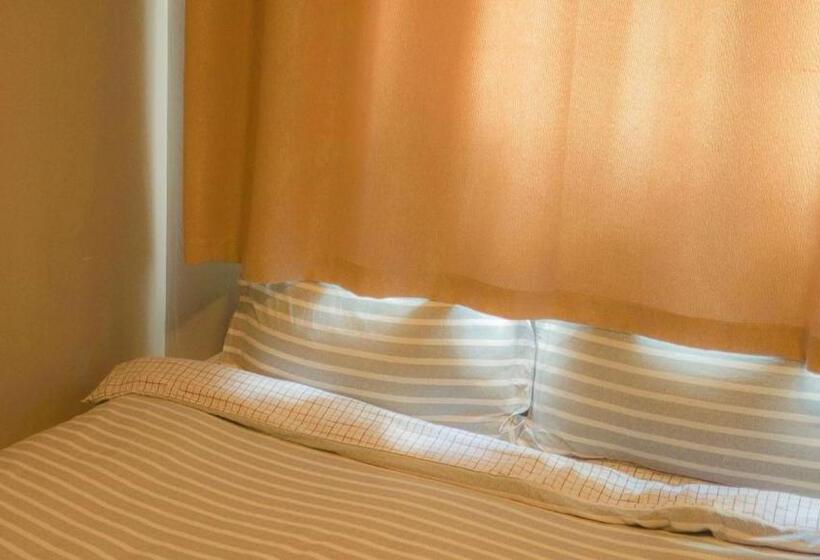 غرفة عائلية, Monster B&b