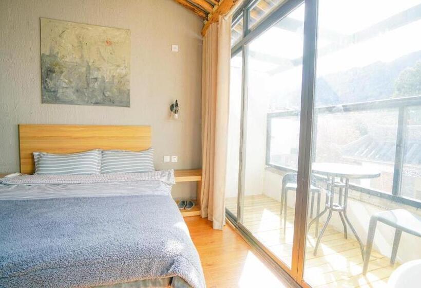 غرفة قياسية مطلة على الجبل, Monster B&b