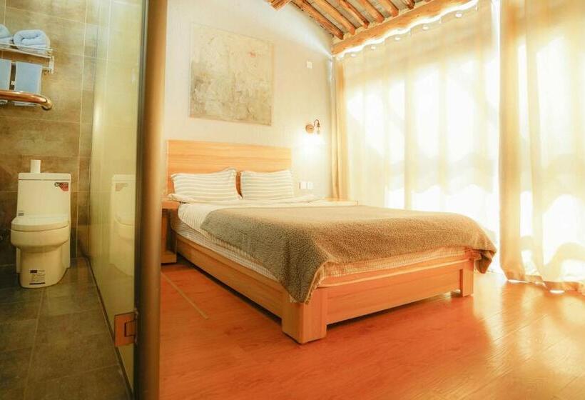 غرفة قياسية مطلة على الجبل, Monster B&b