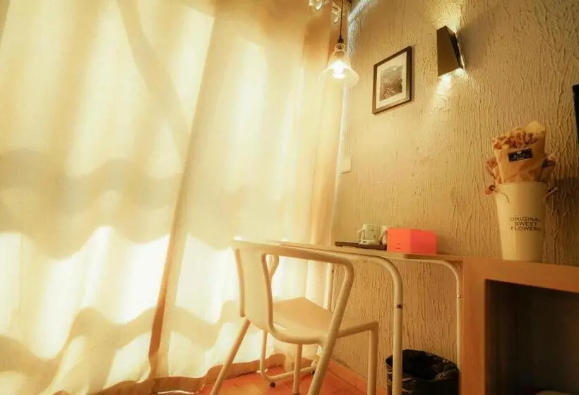 マウンテンビュースタンダードルーム, Monster B&b