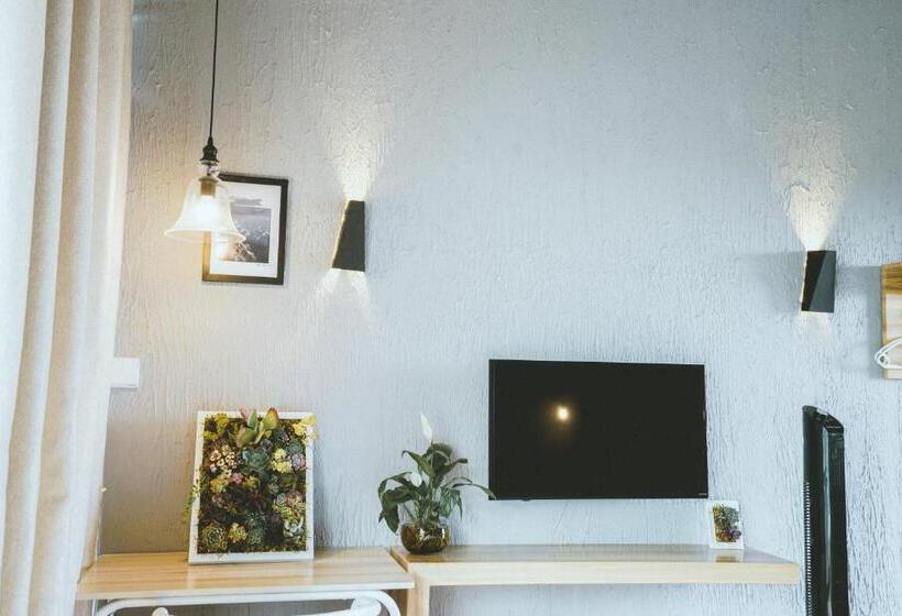 غرفة قياسية مطلة على الجبل, Monster B&b
