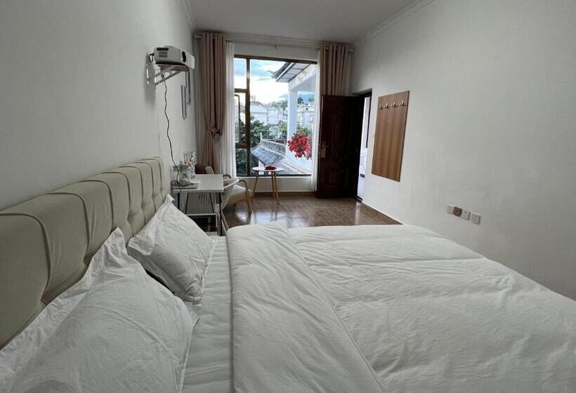 Standardzimmer Kingsize Bett, Monster B&b