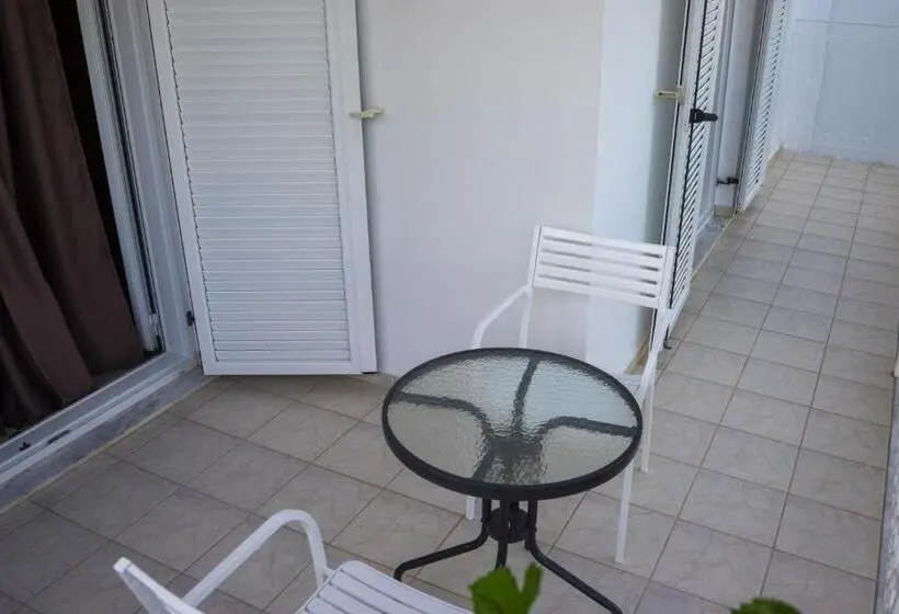 اتاق استاندارد سه تخته با بالکن, Act Art Skiathos