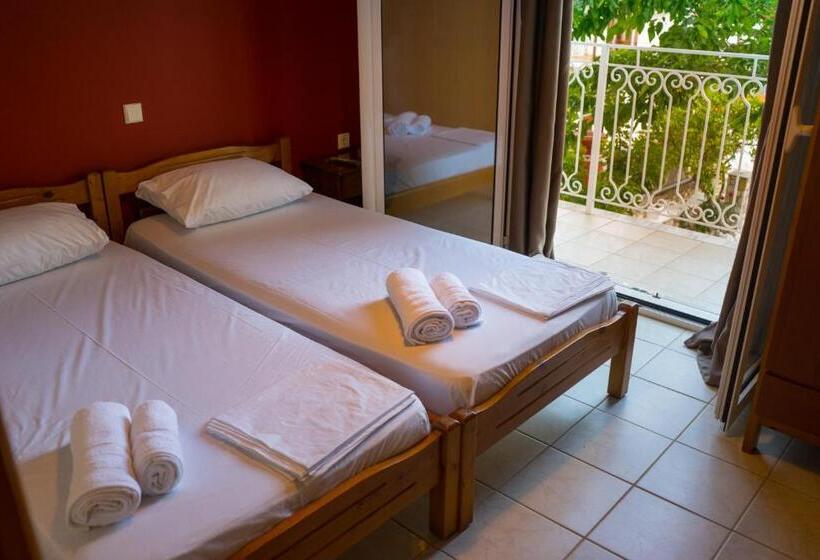 חדר סטנדרט לשלושה עם מרפסת, Act Art Skiathos