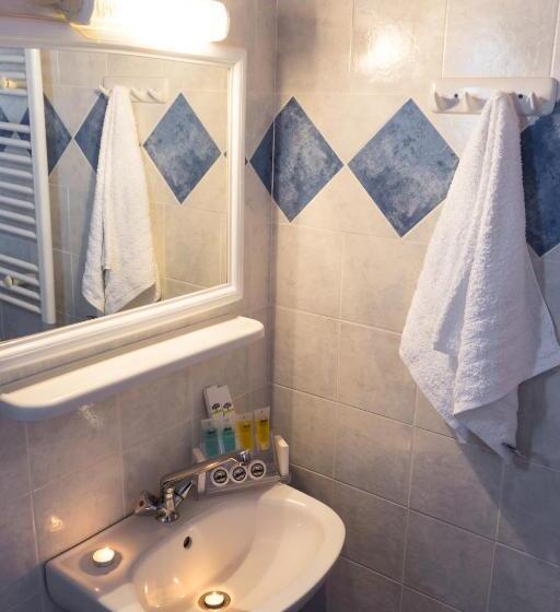 חדר סטנדרט לארבעה, Act Art Skiathos