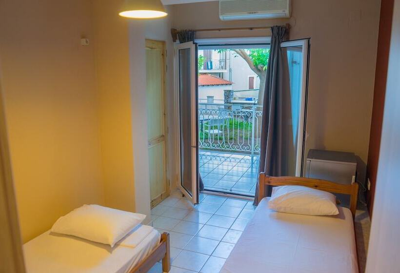 חדר סטנדרט לארבעה, Act Art Skiathos