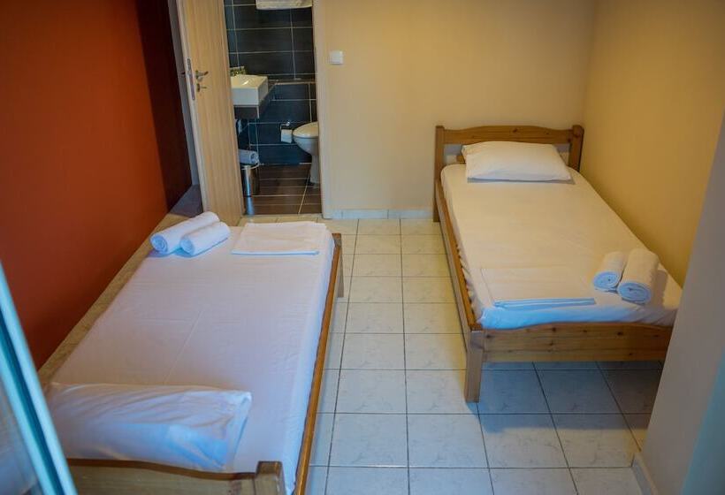 חדר סטנדרט לארבעה, Act Art Skiathos