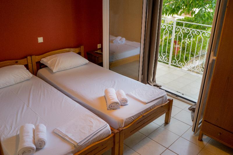 חדר סטנדרט לשלושה עם מרפסת, Act Art Skiathos