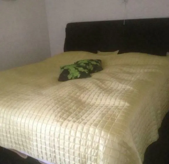 バス共有のスタンダードルーム, Give Bed & Breakfast