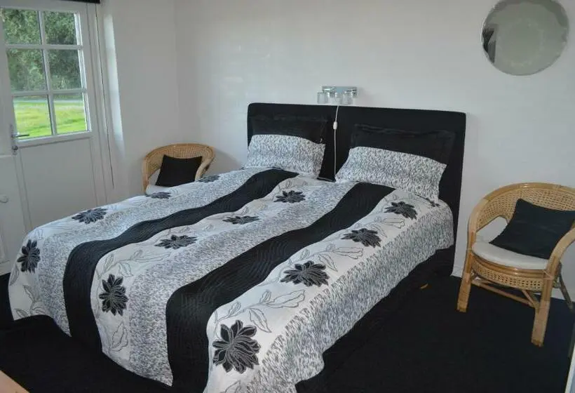 バス共有のスタンダードルーム, Give Bed & Breakfast