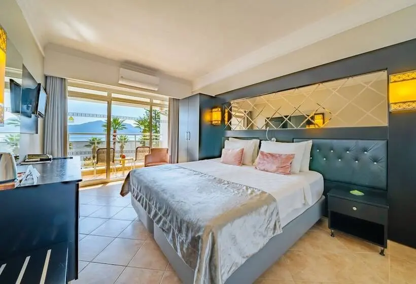 Standard Triple Room Sea View