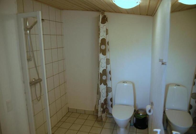 标准三人间共用浴室, Nr. Nebel Overnatning Hostel